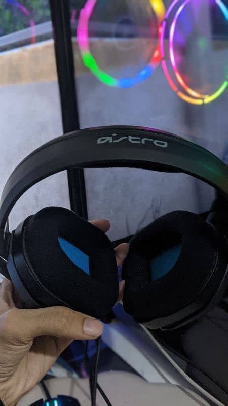 astro A10 gaming headphones 1