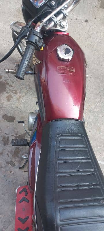 Bike  Bilkul OK ha  Honda cd 70 Model 21/22 Sa Exchange b hu jaya ge 0