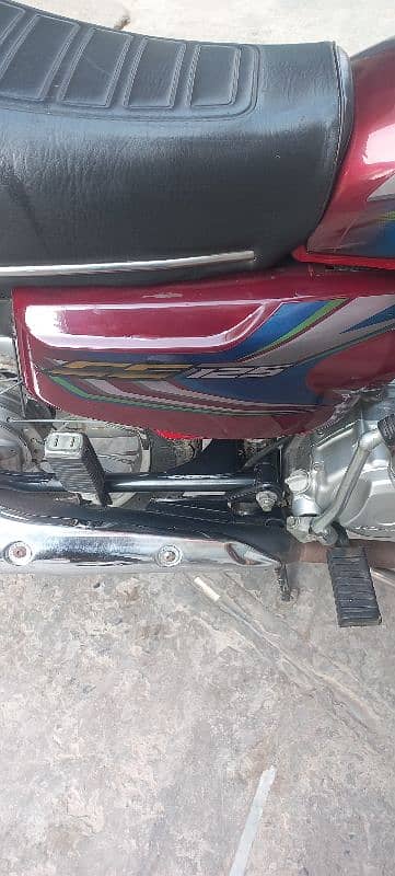 Bike  Bilkul OK ha  Honda cd 70 Model 21/22 Sa Exchange b hu jaya ge 7