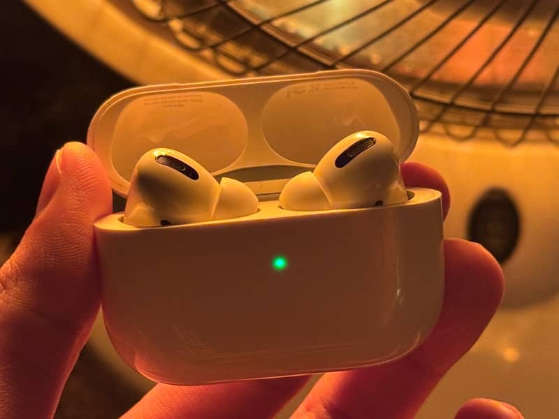 Apple AirPods Pro - 1st Generation (Original) 0