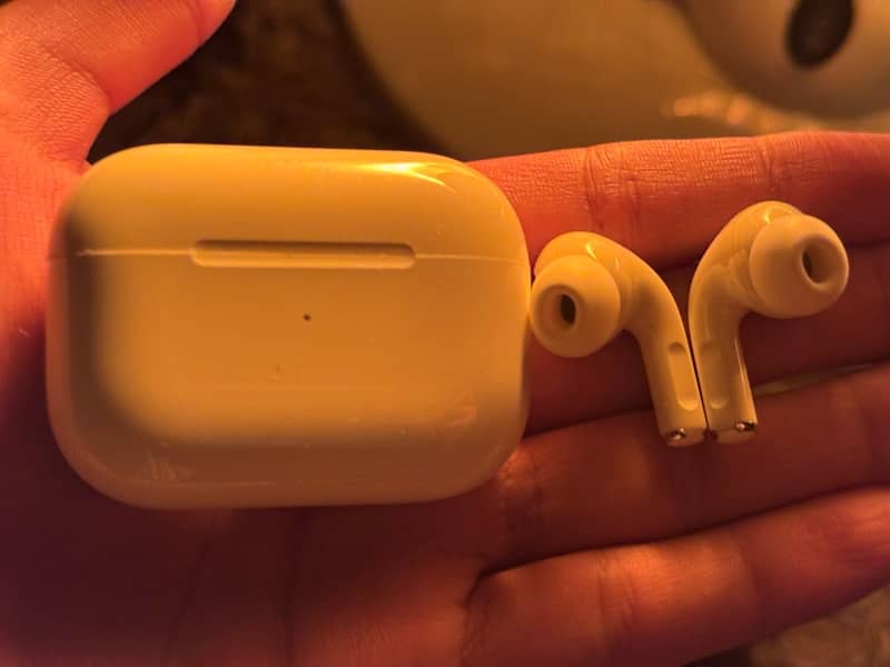 Apple AirPods Pro - 1st Generation (Original) 3