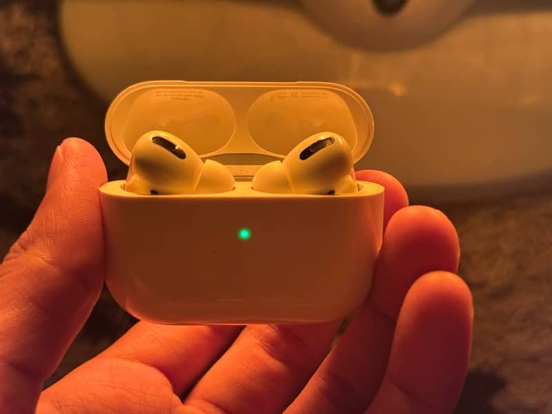 Apple AirPods Pro - 1st Generation (Original) 7