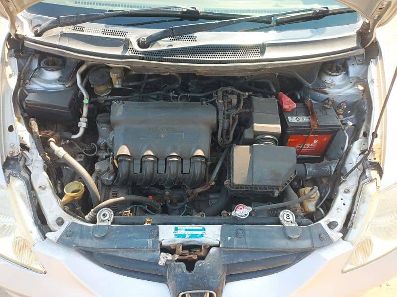 Honda City IDSI 2005 manual own engine. 4