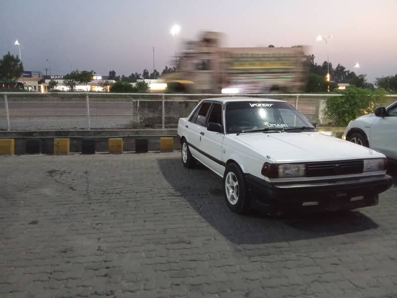 Nissan Sunny 1988 7