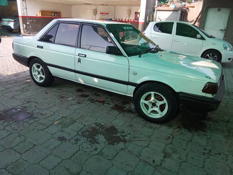 Nissan Sunny 1988 12