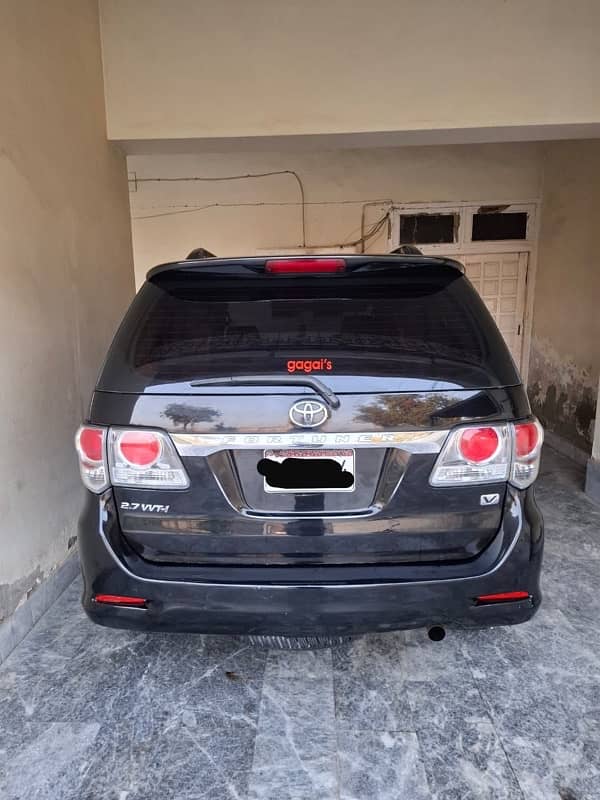 Toyota Fortuner V 2013 1