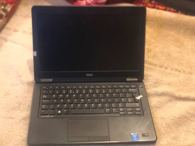 laptop for sales in 35000 1 time used 5 janration ram 8 and memory 128 9