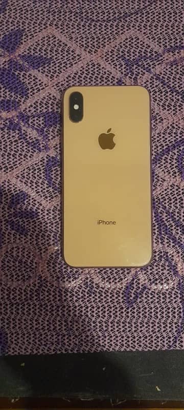 I-phone xs 64gb gold color 10 by 9.5 0