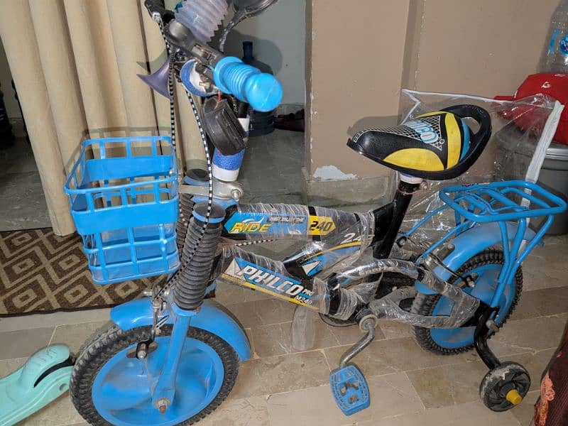 kids cycle and kids scooty 0