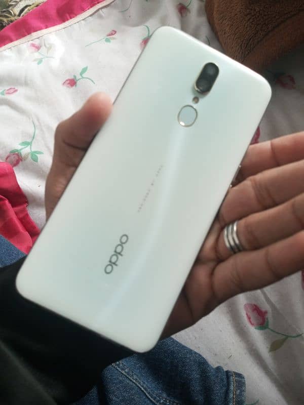 OPPO F11 0