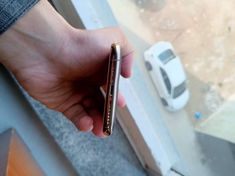 Iphone 11 pro gold 3