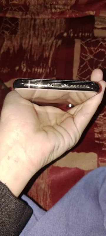 iphone xs  ne 10/10 condition 1