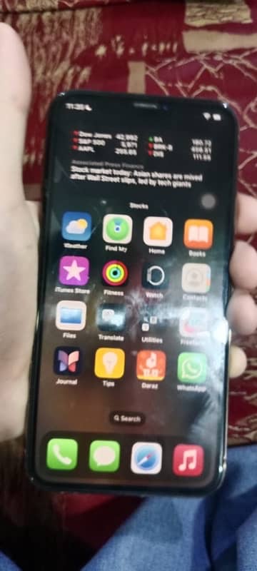 iphone xs  ne 10/10 condition 9