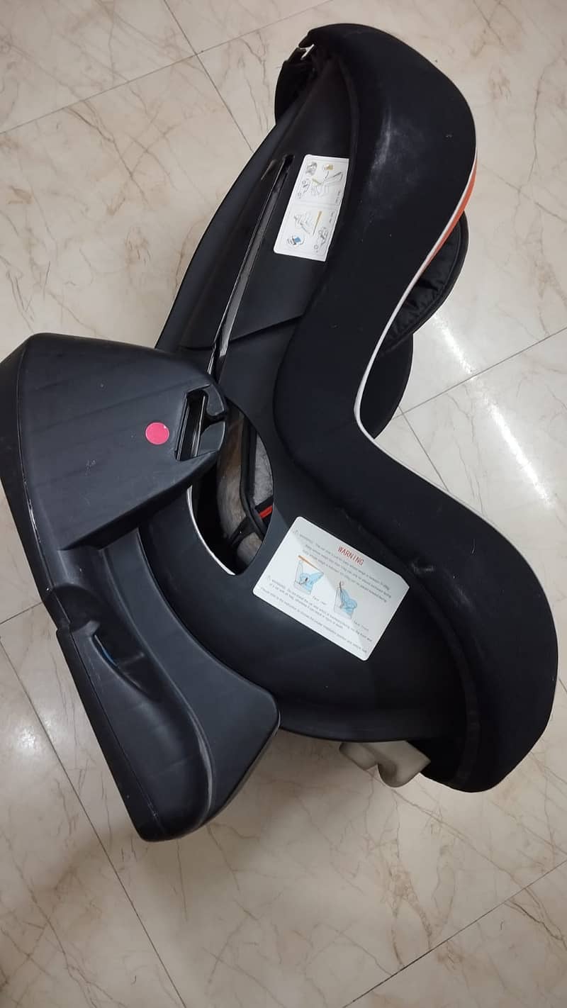 Kid Car Seat in Excellent Condition – Comfort and Safety for Your Litt 2