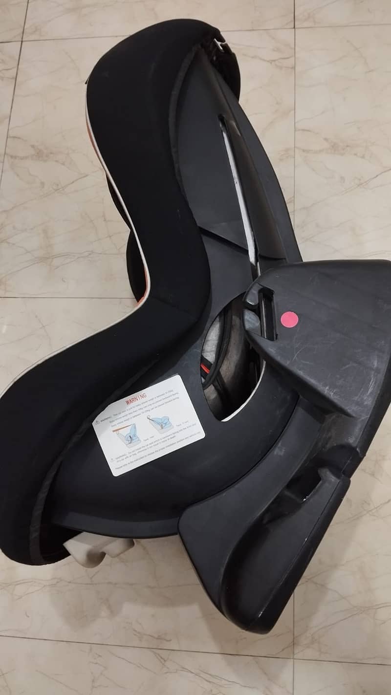 Kid Car Seat in Excellent Condition – Comfort and Safety for Your Litt 3