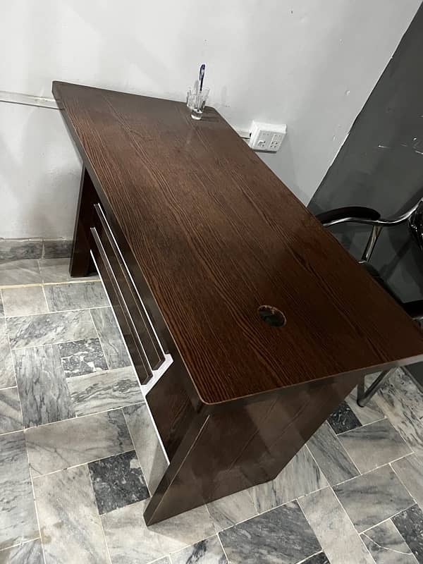 Office Table and Chair for sale 2