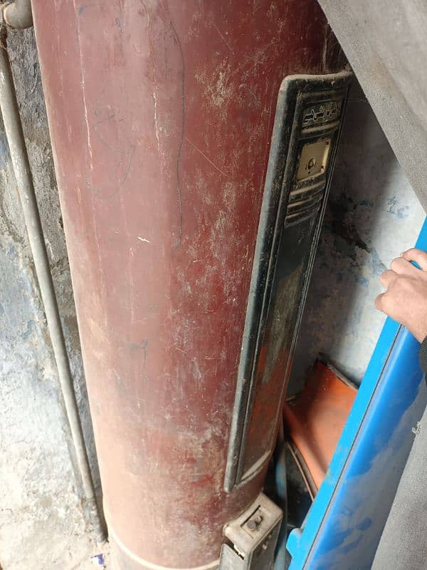 gas geyser for sale working condition 0