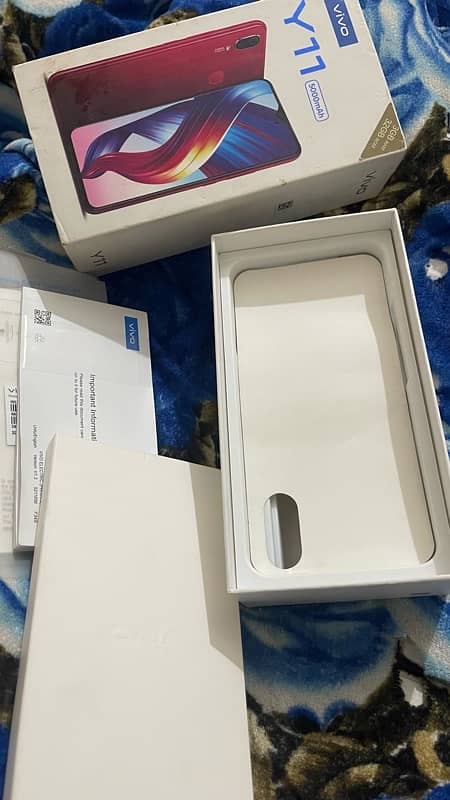 Vivo Y11   10/9 condition ha 3gb 32gb one hande use ha with box 4