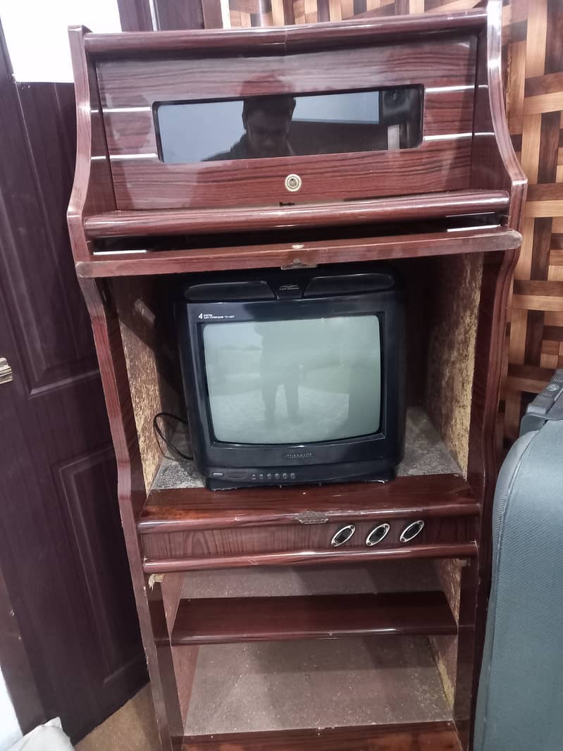 TV Original Panasonic with trolley 3