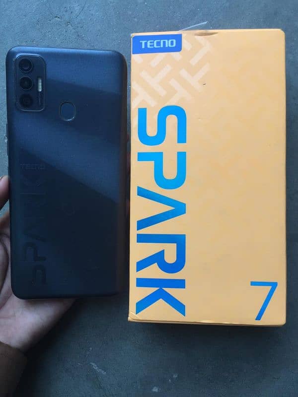 techno spark 7/ 2/32 phone in lush condition available 3