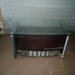 Title: "Sturdy Computer Table for Sale"  Description: "A durable and s