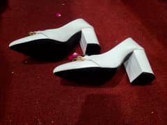 heels / white heels / block heel