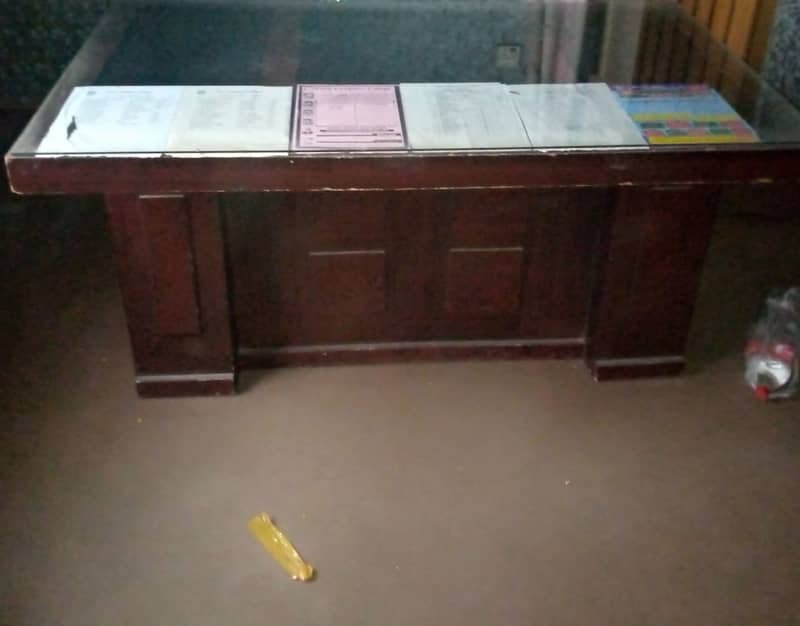 Sturdy Computer Table for Sale 0