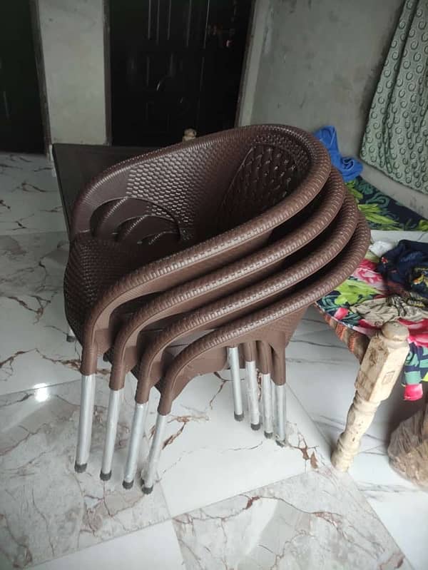 4 Plastic Chair and 1 Table 2 days uses 1