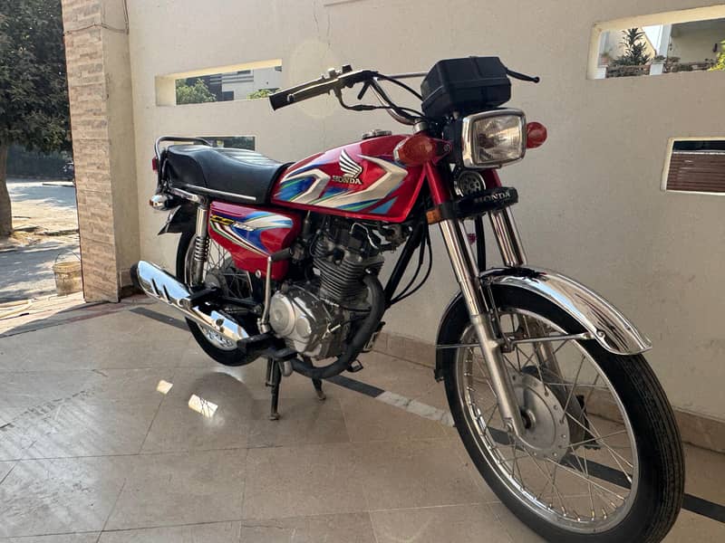 Honda CG 125 2022 / Registered 2023 Brand New 1400 KM Driven 9