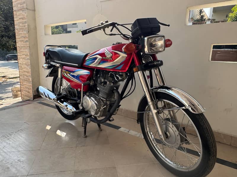 Honda CG 125 2022 / Registered 2023 Brand New 1400 KM Driven 12