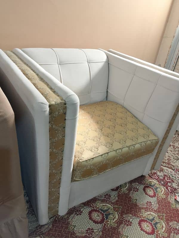 5 seater sofa with cover very good condition 0