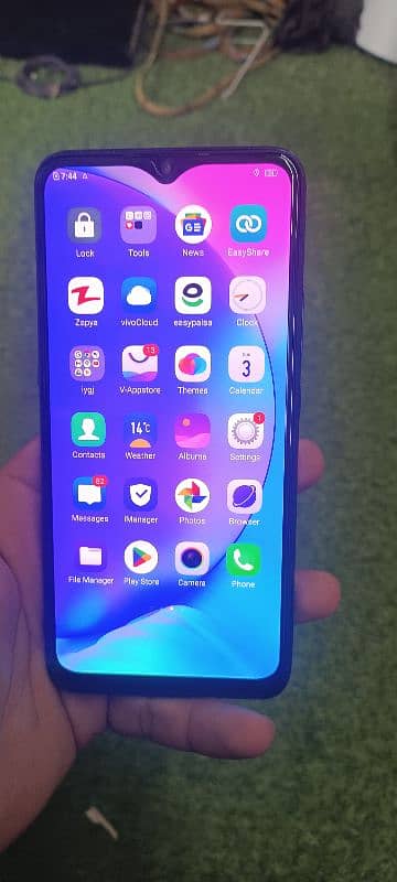 vivo S1 . . . . . . . . . . . . . 4 Ram 128 GB 1