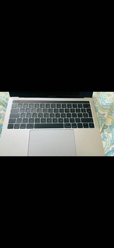 Macbook Pro 2017 13 inches 1