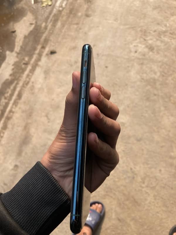 iphone 11 pro max duel pta 64Gb with box olx no chats03064853725 4