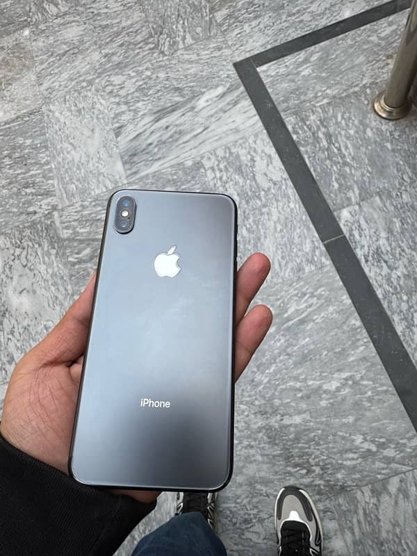 iphone xsmax 64gb pta approved 03241842607 0