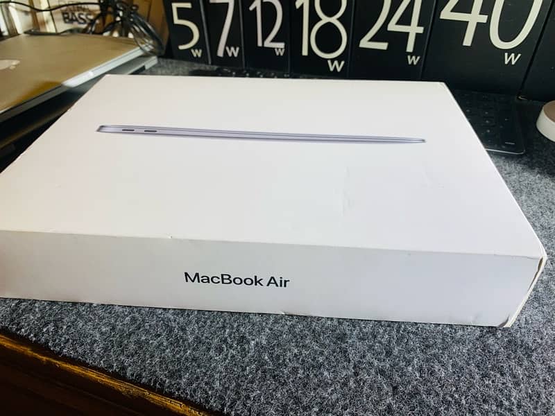 MacBook Air M1 8/256 new 0