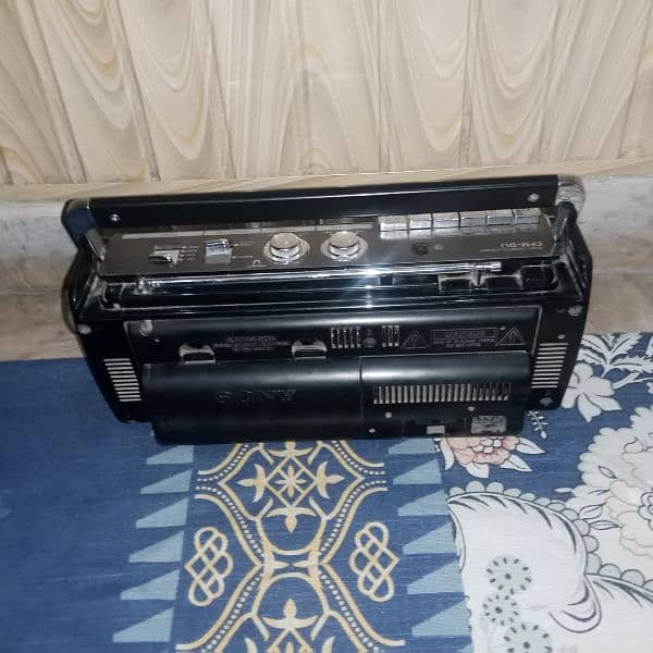 AUDIO CASSETTE PLAYER AND RADIO 5