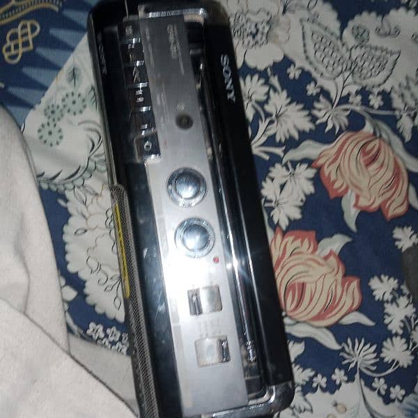 AUDIO CASSETTE PLAYER AND RADIO 6