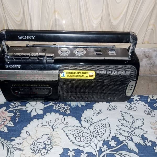 AUDIO CASSETTE PLAYER AND RADIO 0