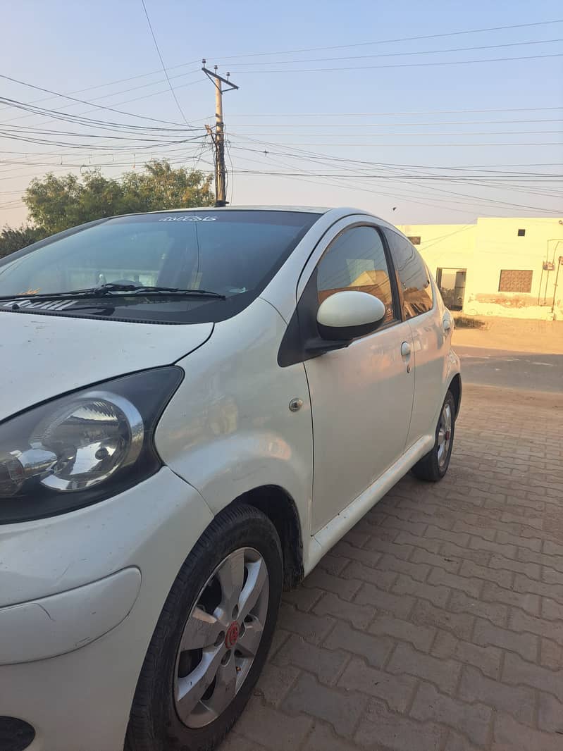 Toyota Vitz 2012 1