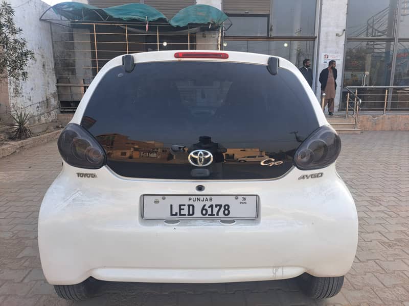 Toyota Vitz 2012 3