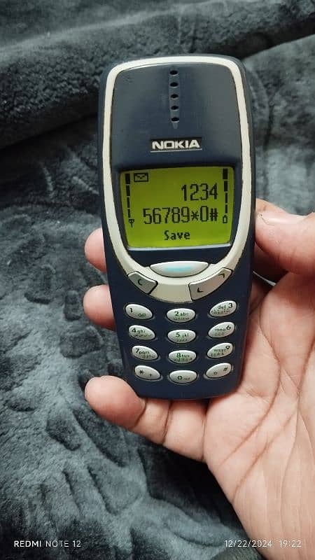 Nokia 3310 OlD is Gold sim working 1