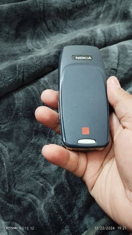 Nokia 3310 OlD is Gold sim working 3