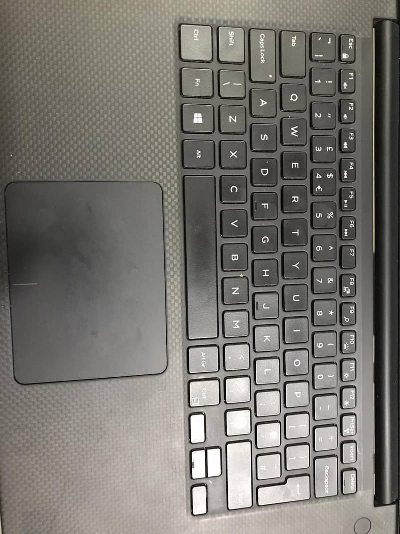 Dell XPS 9570 i7-8th Gen 4