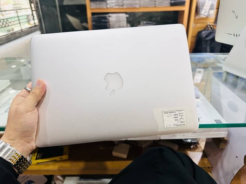 MacBook Air 2017 model i5  8/128 13.3 inch 1