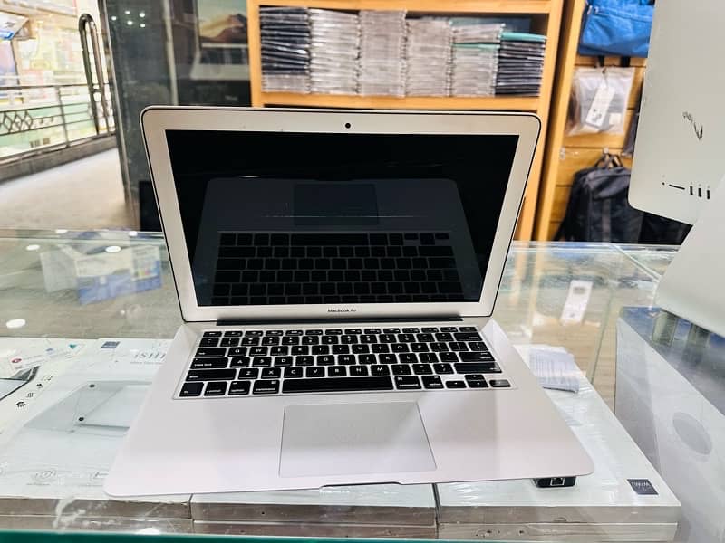 MacBook Air 2017 model i5  8/128 13.3 inch 6