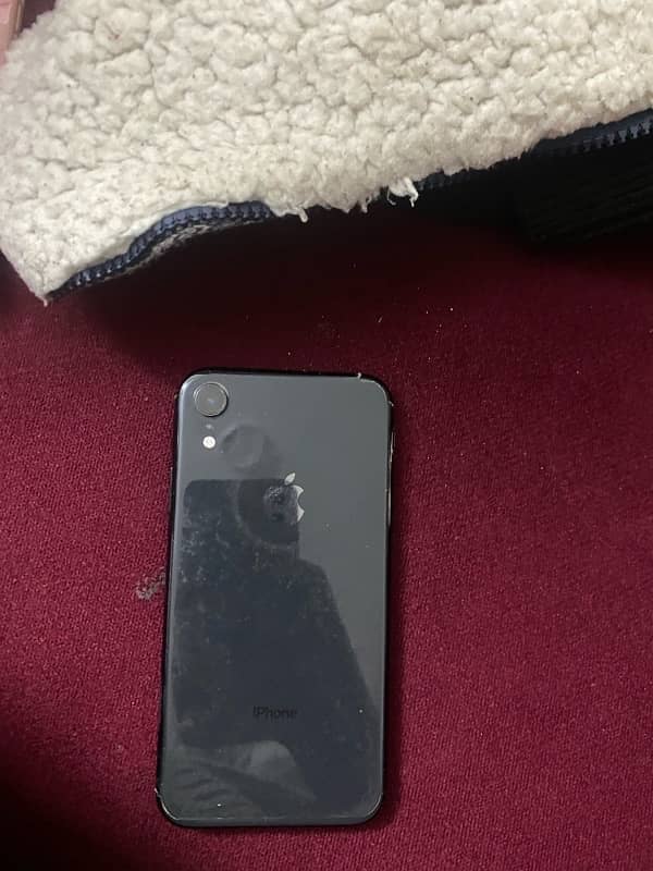 iphone xr 64 GB total genuine 1