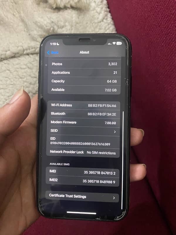 iphone xr 64 GB total genuine 3