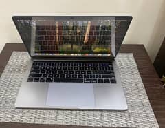 Macbook pro 13.3 inches 2018 core i5, 8gb ram 256gb ssd complete box