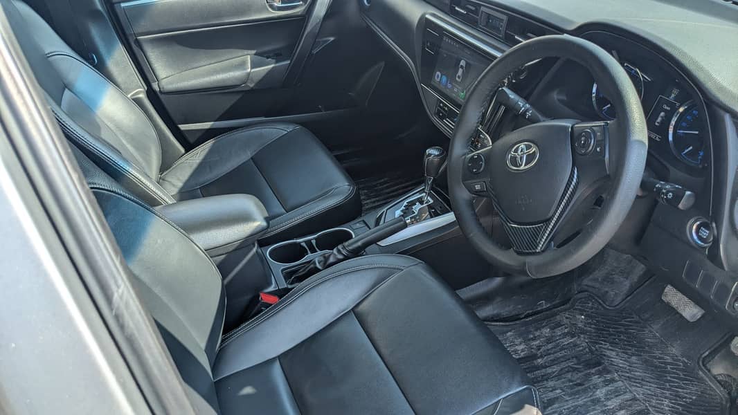 Toyota Corolla Altis 2022 Grande Black interior 9